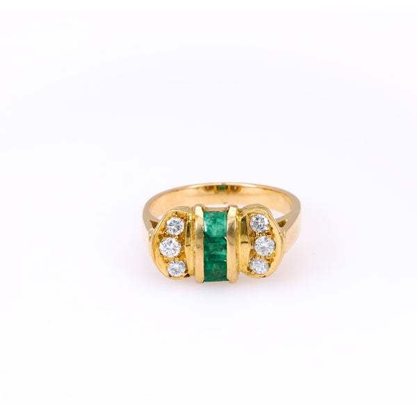 Vintage Emerald and Diamond 18k Yellow Gold Ring