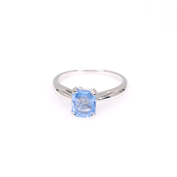 Vintage Sapphire 18k White Gold Solitaire Ring