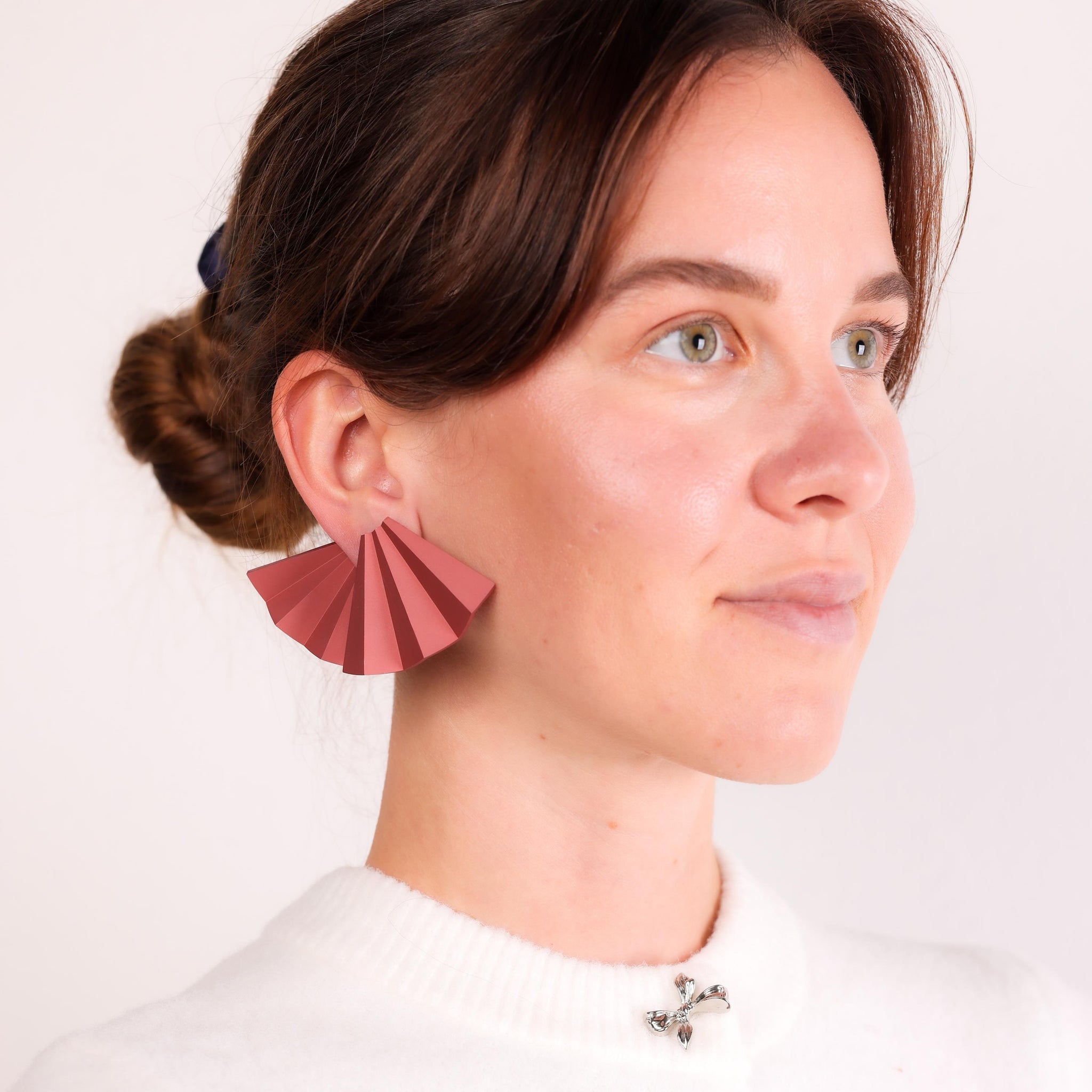 Jar Paris titanium light pink "Fan" earrings