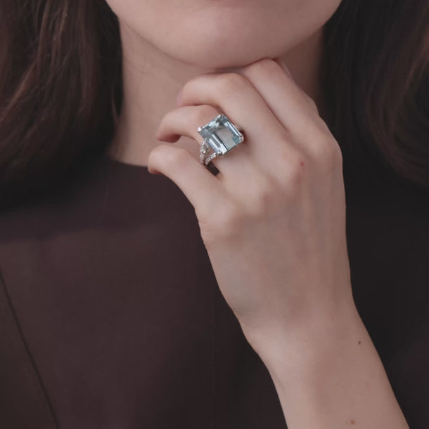 Mid Century 12.00 carat aquamarine diamond platinum ring