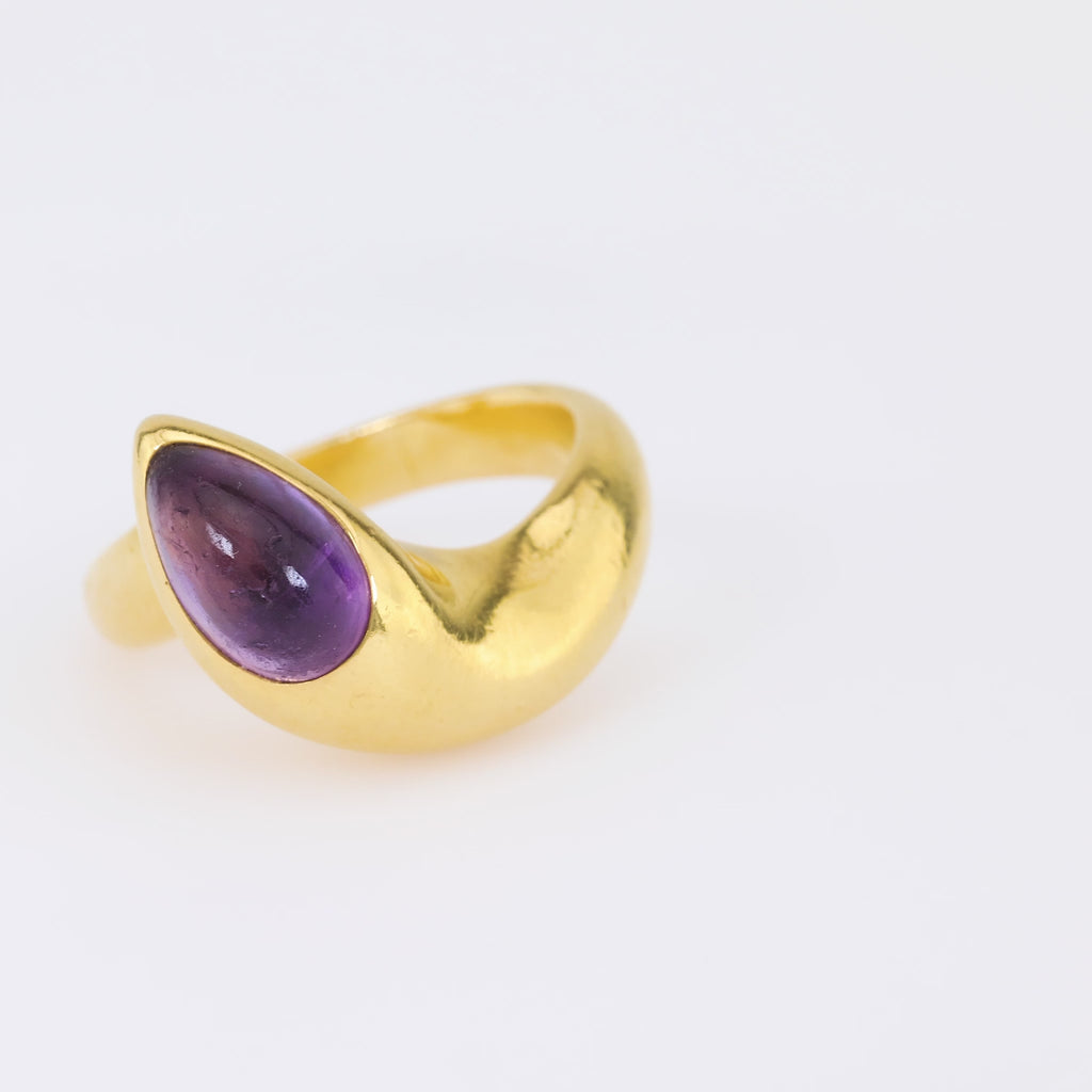 Bvlgari Cabochon Amethyst 18K Yellow Gold Solitaire Ring