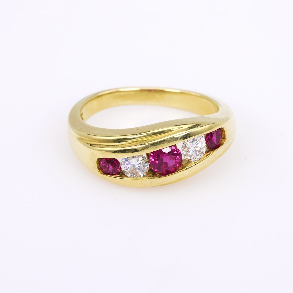 Vintage Ruby Diamond 18K Yellow Gold Ring