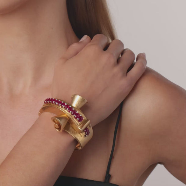 Trabert & Hoeffer Mauboussin Retro 17.50 carat ruby diamond 14k gold bangle Bracelets Trabert & Hoeffer Mauboussin