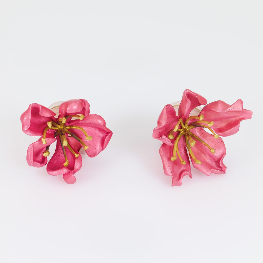 JAR Paris aluminum and 18k yellow gold "Almond blossom" flower earrings