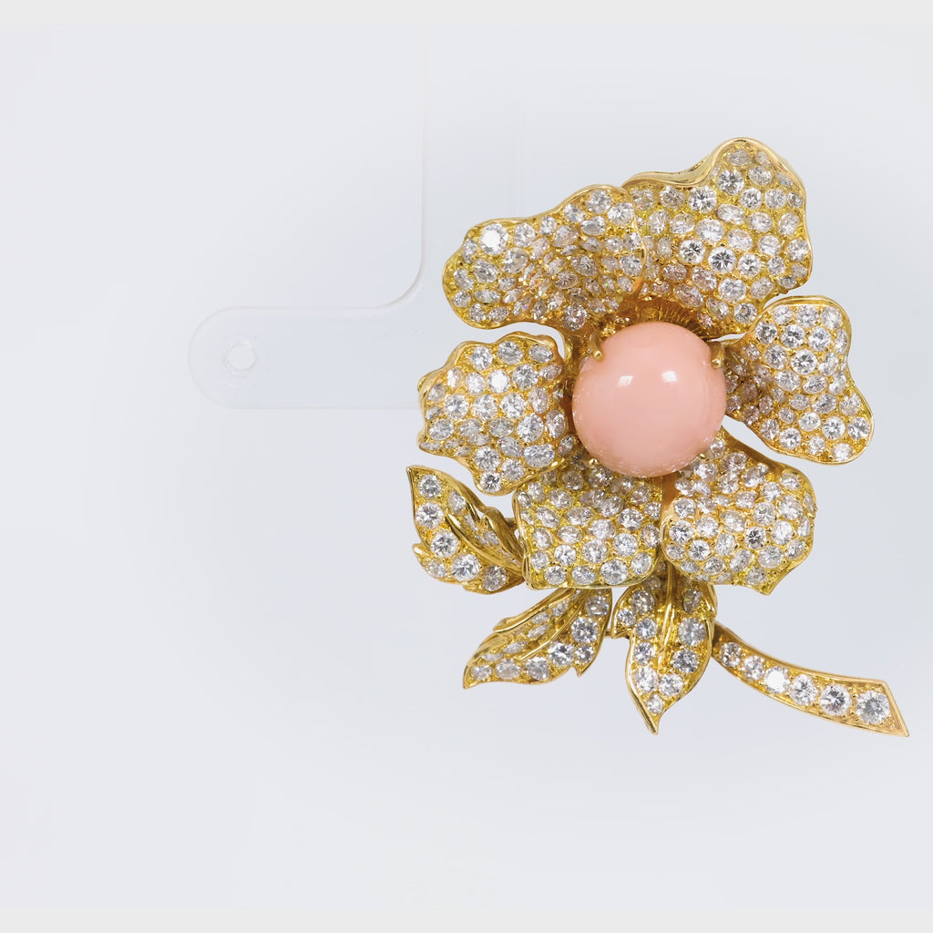 Rare Boucheron Paris natural conch pearl diamond 18k gold flower brooch