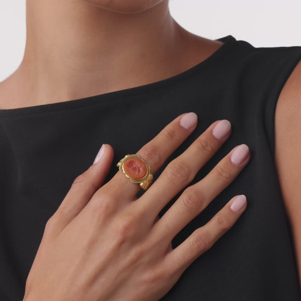 Vintage carnelian intaglio 18k yellow gold ring