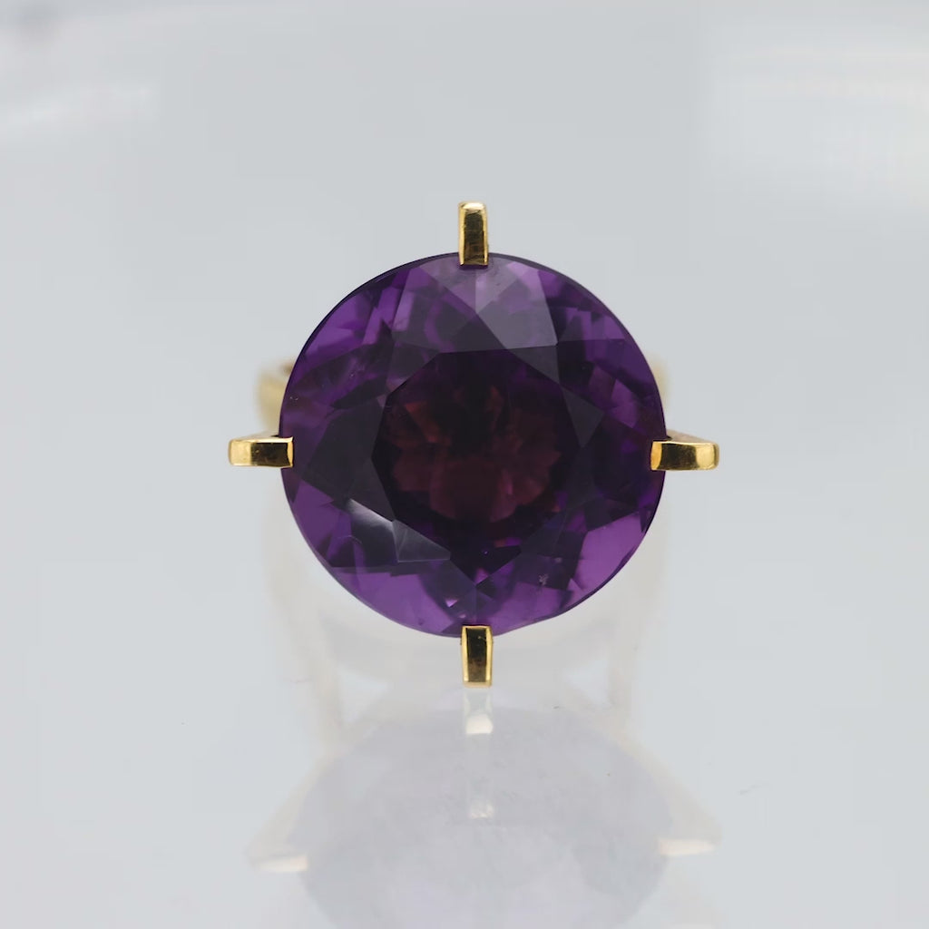 Vintage 18.50 carat amethyst 18k yellow gold cocktail ring