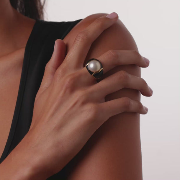 Vintage pearl onyx 14k yellow gold ring