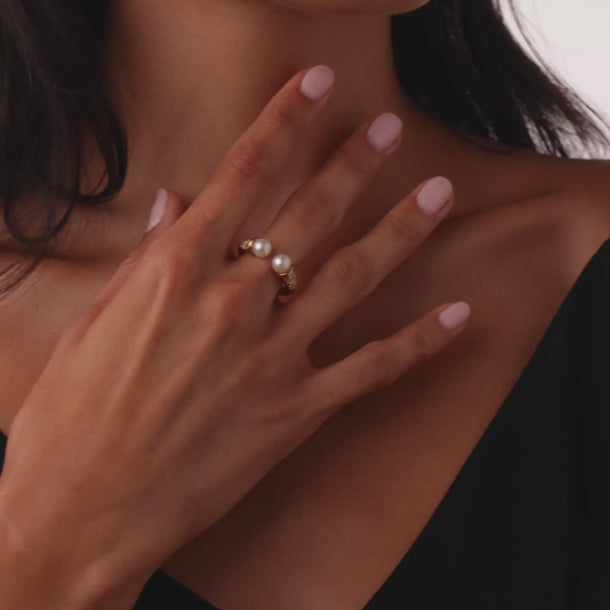 Tiffany & Co vintage pearl diamond 18k yellow gold toi et moi ring