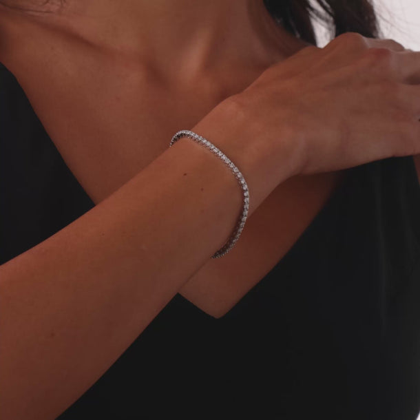 Vintage 1.50 carat diamond 18k white gold tennis bracelet Jack Weir & Sons