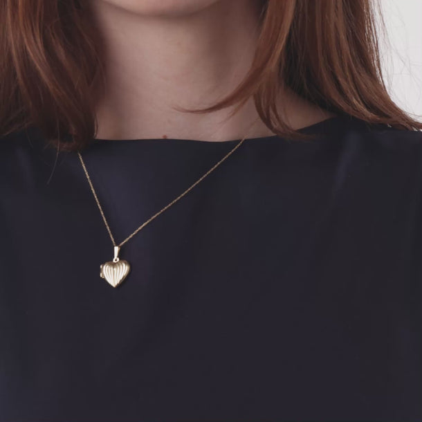 Vintage 14k yellow gold heart locket necklace