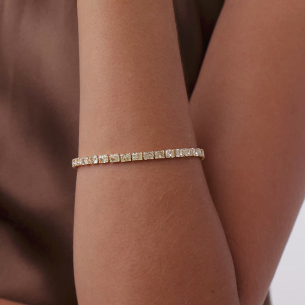 Contemporary 16.91 carat fancy yellow diamond 18k yellow gold tennis bracelet